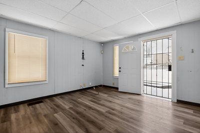 09 1622 E Cornell Ave Springfield IL 62703 Foyer IMG 6366