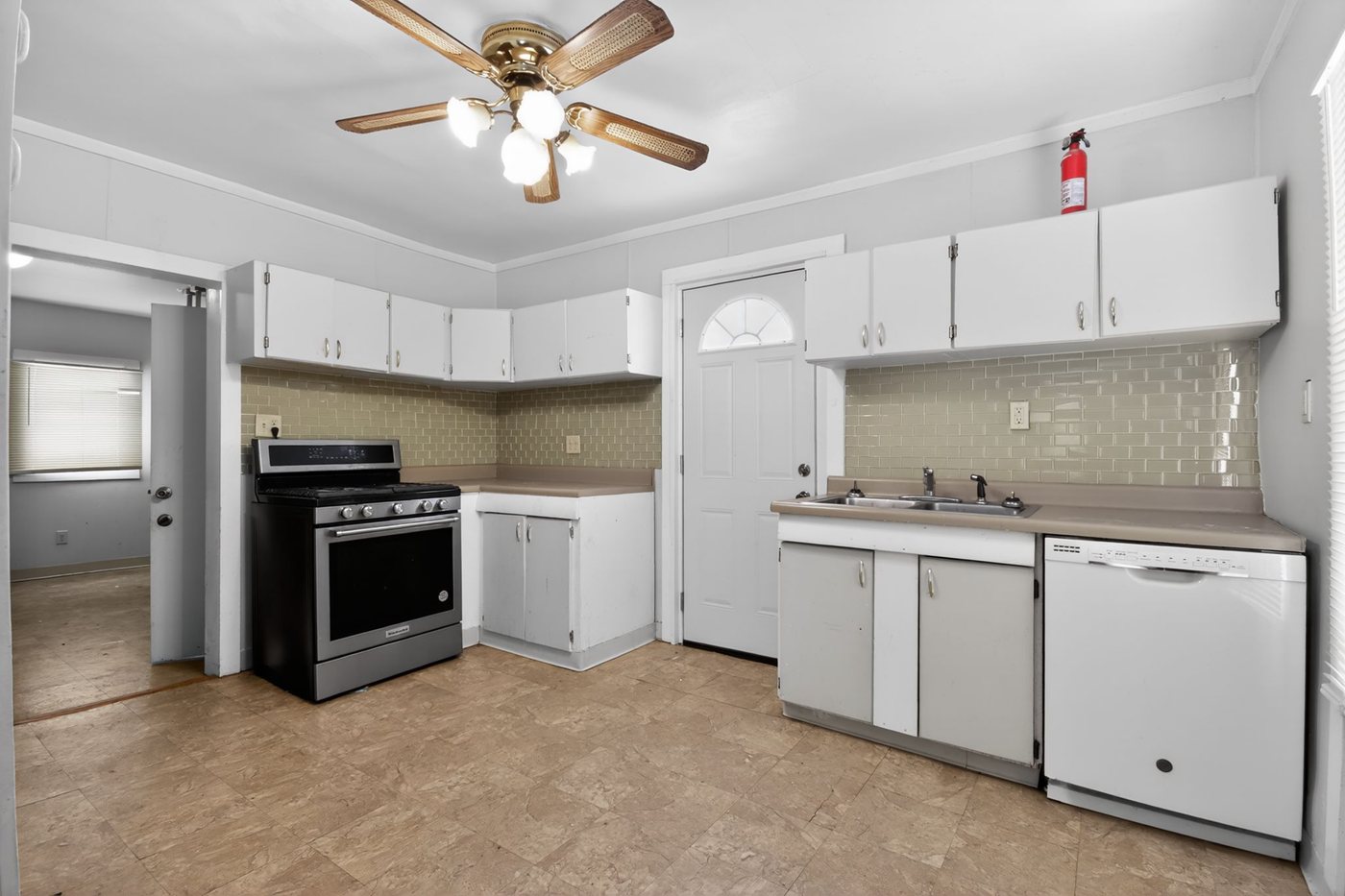 20 1622 E Cornell Ave Springfield IL 62703 Kitchen IMG 6369